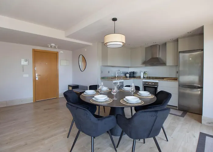 Beachfront Oasis דירה