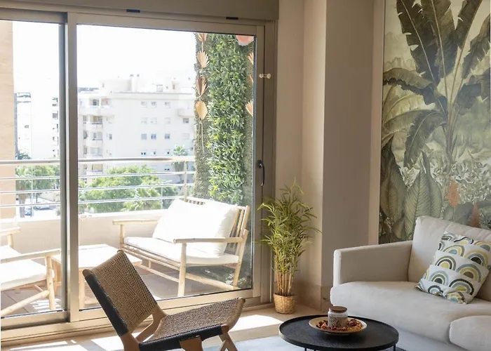Beachfront Oasis דירה