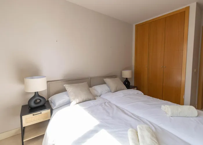 Beachfront Oasis דירה