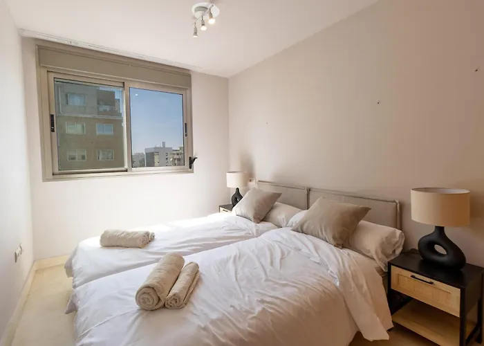 Beachfront Oasis דירה מאלגה