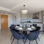 Beachfront Oasis Апартаменты
