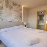 Апартаменты Beachfront Oasis