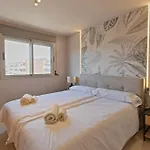 Beachfront Oasis Малага